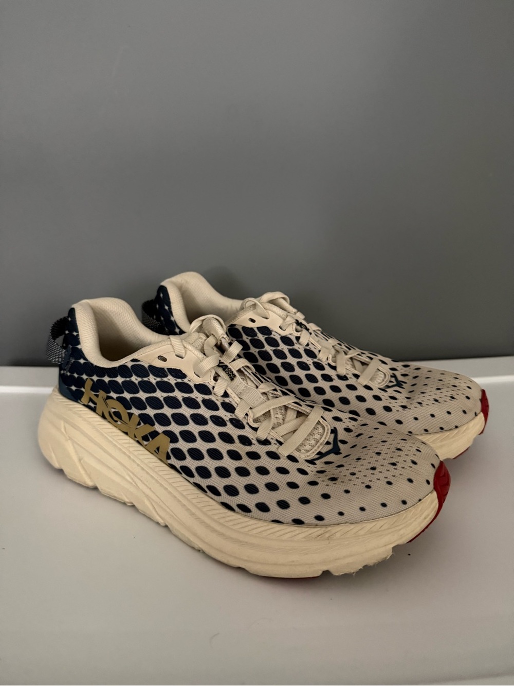 HOKA women’s US 8/EU40 shoe cream navy dots no insoles